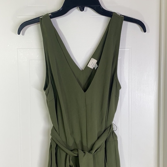 A new day - Army Green sleeveless Jump Suit XS - Picture 4 of 16